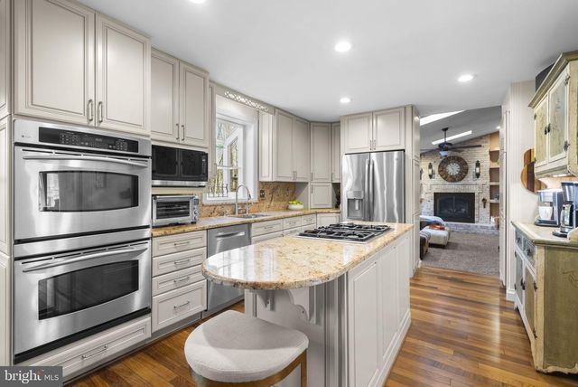 6841 CARAVAN CT, Columbia, MD 21044