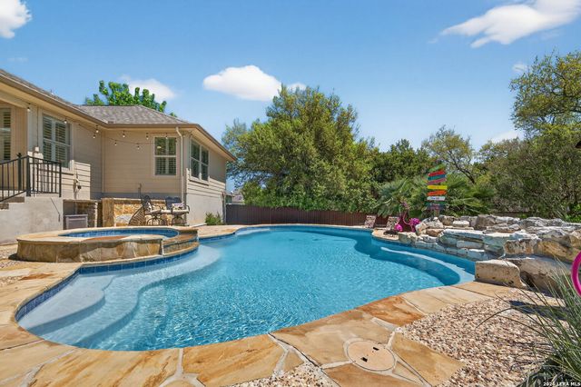 9514 Potters Pt, Helotes, TX 78023