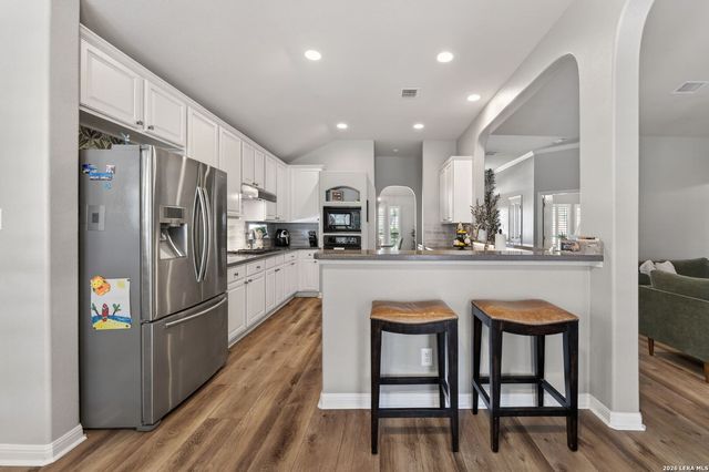 9514 Potters Pt, Helotes, TX 78023