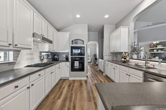 9514 Potters Pt, Helotes, TX 78023