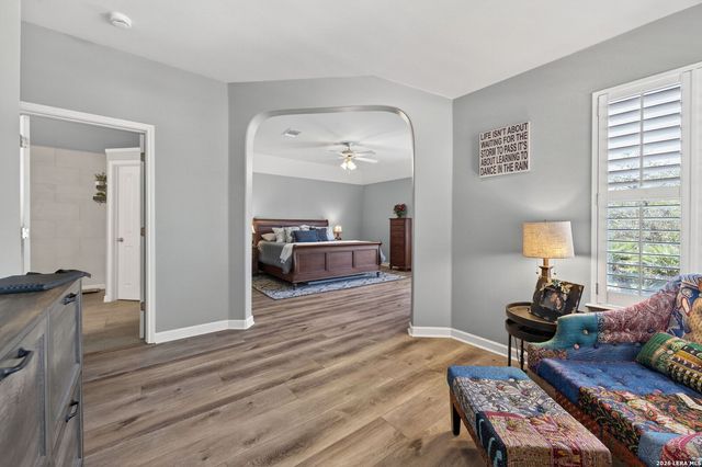 9514 Potters Pt, Helotes, TX 78023