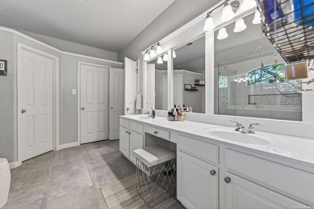 9514 Potters Pt, Helotes, TX 78023