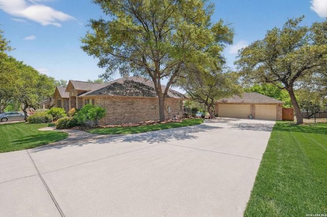 9514 Potters Pt, Helotes, TX 78023