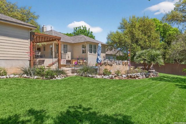 9514 Potters Pt, Helotes, TX 78023