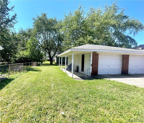 11 Covington Drive, West Seneca, NY 14220