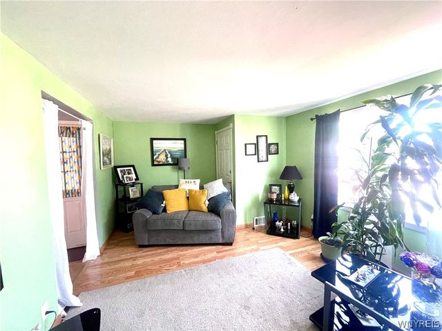 11 Covington Drive, West Seneca, NY 14220