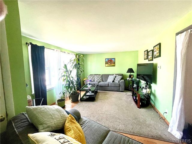 11 Covington Drive, West Seneca, NY 14220
