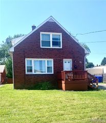 11 Covington Drive, West Seneca, NY 14220
