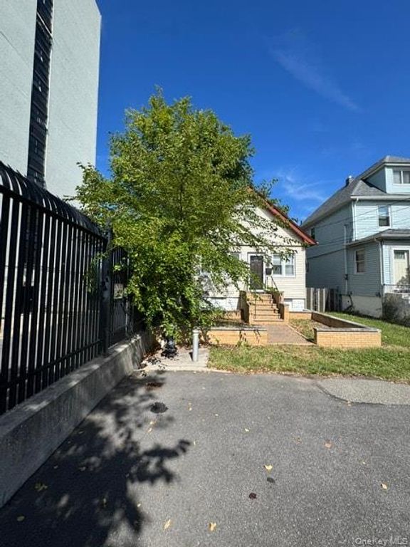 31 Martineau Street, Staten Island, NY 10303 — photo 4