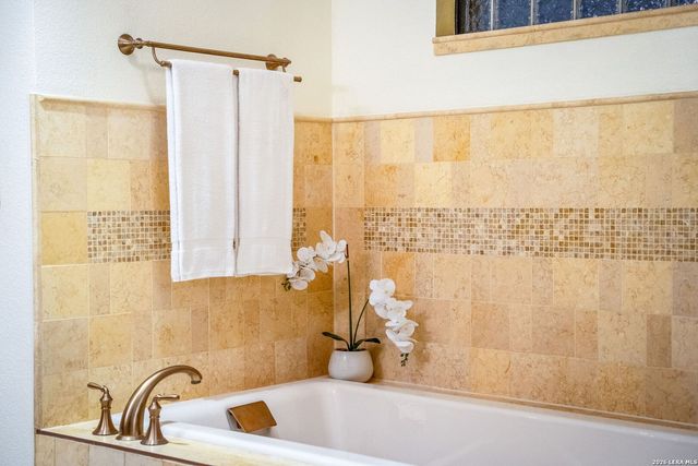 102 Adams Way, Canyon Lake, TX 78133