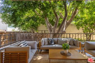 1210 N Kings Road 101, West Hollywood, CA 90069