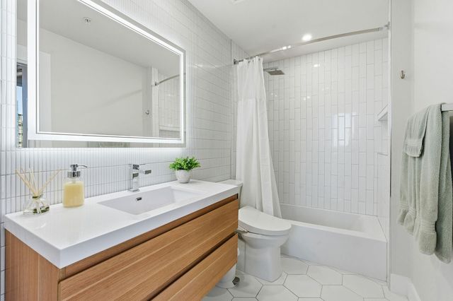 360 Nueces ST 1217, Austin, TX 78701