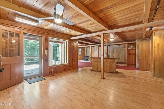 390 Fiddlers Branch Road, Hampton, TN 37658
