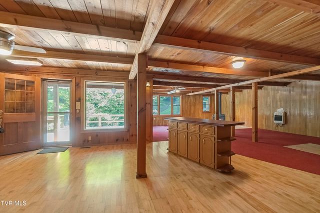 390 Fiddlers Branch Road, Hampton, TN 37658