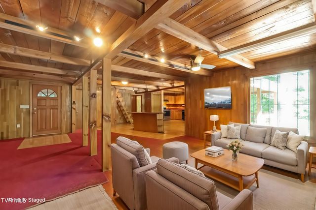 390 Fiddlers Branch Road, Hampton, TN 37658