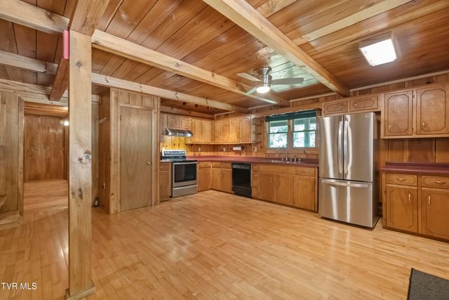 390 Fiddlers Branch Road, Hampton, TN 37658