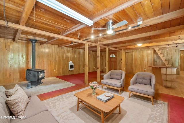 390 Fiddlers Branch Road, Hampton, TN 37658