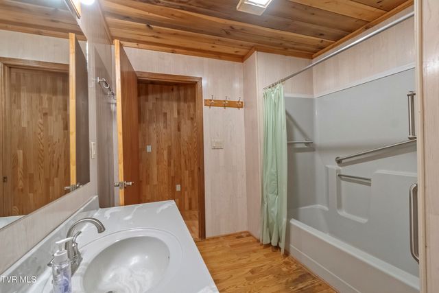 390 Fiddlers Branch Road, Hampton, TN 37658