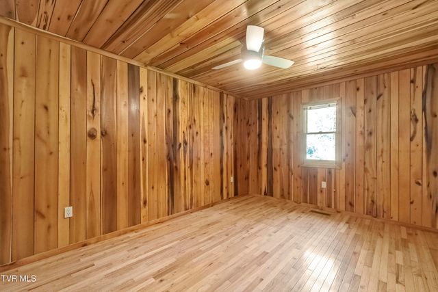 390 Fiddlers Branch Road, Hampton, TN 37658