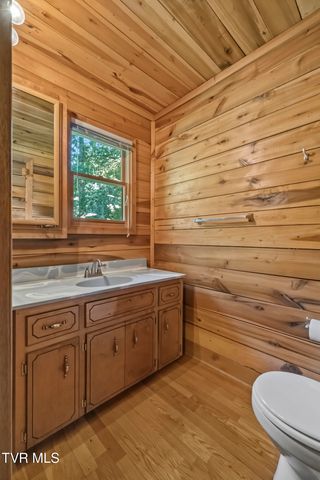 390 Fiddlers Branch Road, Hampton, TN 37658