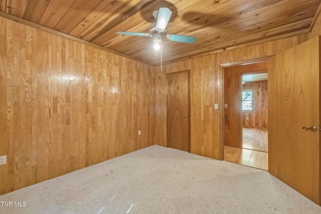 390 Fiddlers Branch Road, Hampton, TN 37658