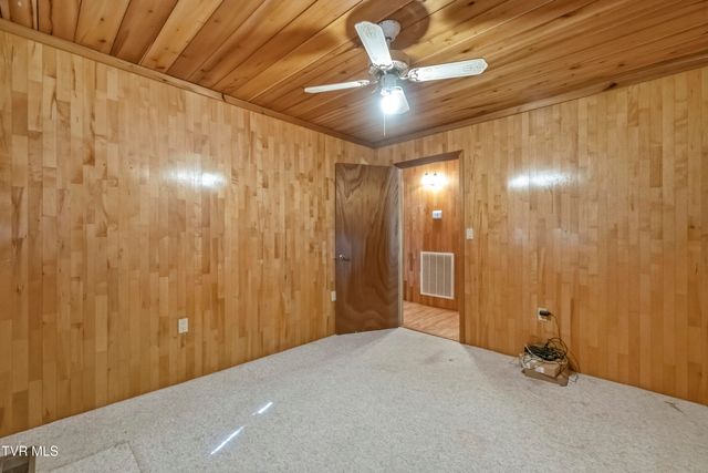 390 Fiddlers Branch Road, Hampton, TN 37658