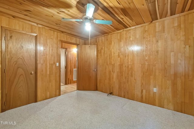 390 Fiddlers Branch Road, Hampton, TN 37658