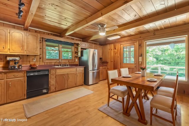 390 Fiddlers Branch Road, Hampton, TN 37658