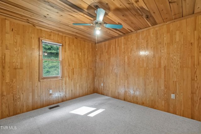 390 Fiddlers Branch Road, Hampton, TN 37658