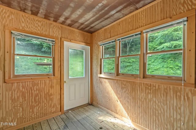 390 Fiddlers Branch Road, Hampton, TN 37658