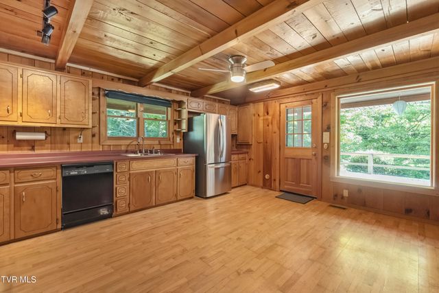 390 Fiddlers Branch Road, Hampton, TN 37658