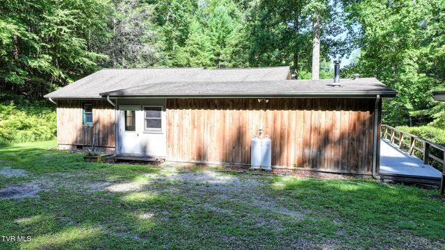 390 Fiddlers Branch Road, Hampton, TN 37658