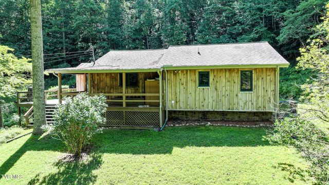 390 Fiddlers Branch Road, Hampton, TN 37658
