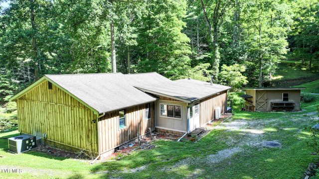 390 Fiddlers Branch Road, Hampton, TN 37658
