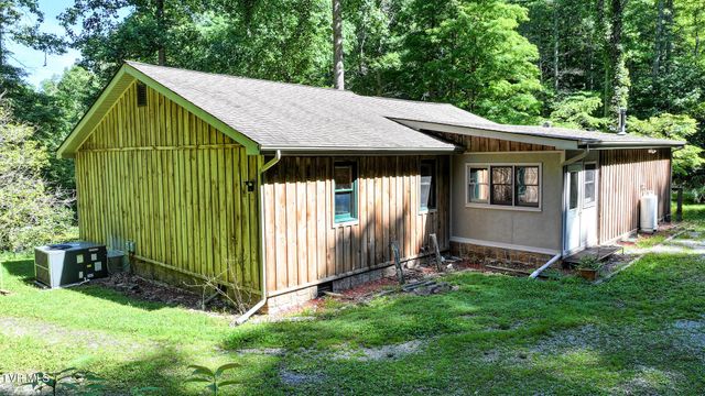 390 Fiddlers Branch Road, Hampton, TN 37658