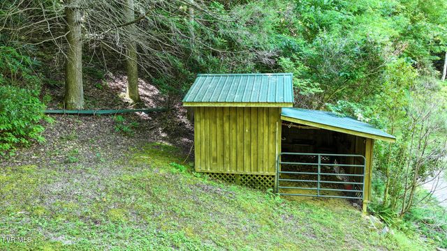 390 Fiddlers Branch Road, Hampton, TN 37658