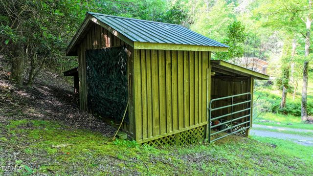 390 Fiddlers Branch Road, Hampton, TN 37658