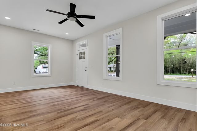 1025 S 41st Street, Wilmington, NC 28403
