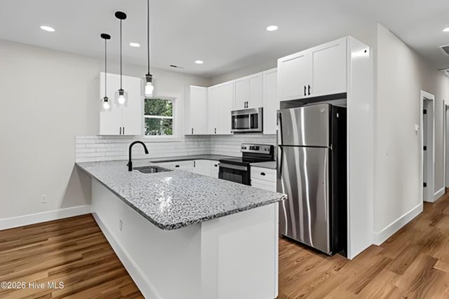 1025 S 41st Street, Wilmington, NC 28403