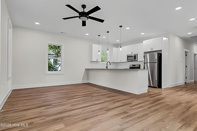 1025 S 41st Street, Wilmington, NC 28403