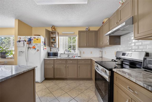 9661 SW 95TH COURT B, Ocala, FL 34481