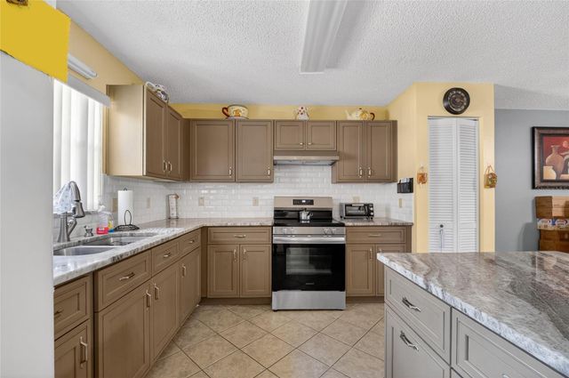 9661 SW 95TH COURT B, Ocala, FL 34481