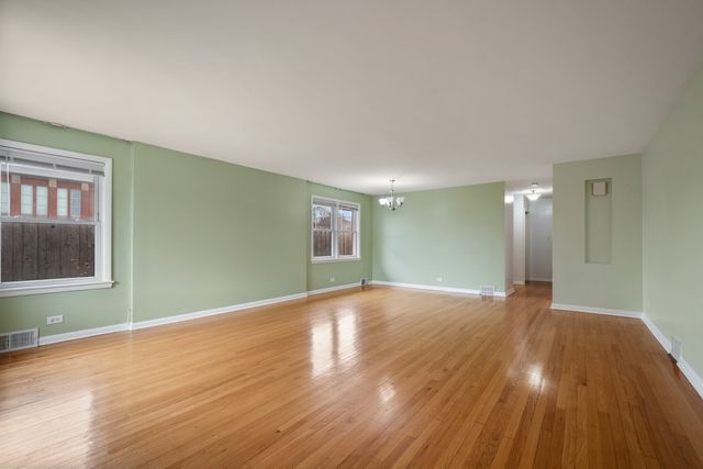 5840 N Kimball Avenue, Chicago, IL 60659