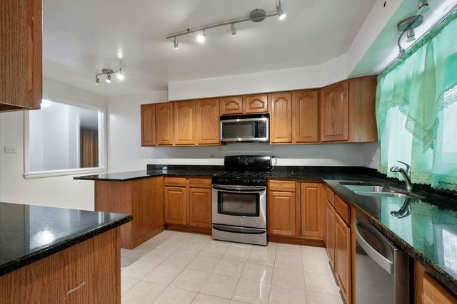 5840 N Kimball Avenue, Chicago, IL 60659