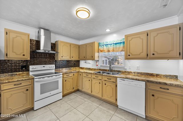 603 Oakwood Avenue, Jacksonville, NC 28546