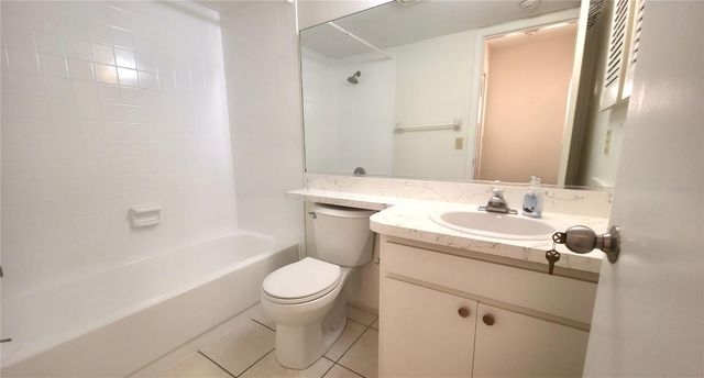 2124 TAMIAMI TRAIL 204, Sarasota, FL 34234