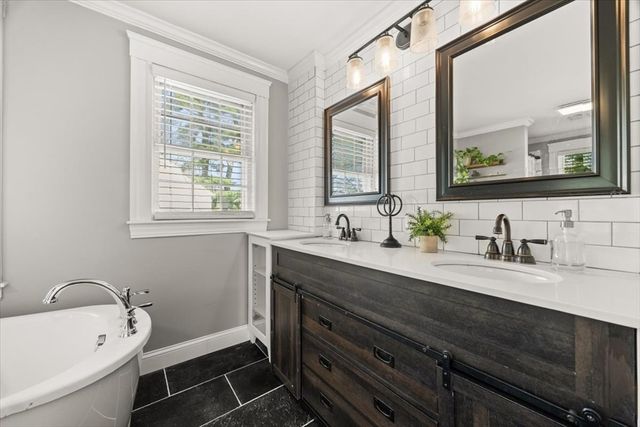 29 Pine Circle, Weymouth, MA 02190