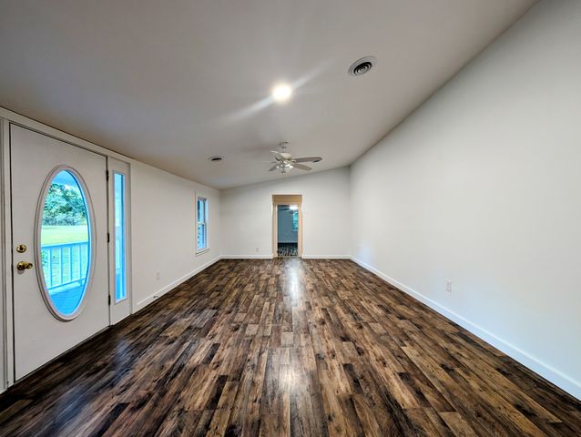 637 N Robinson Rd, Centerville, TN 37033