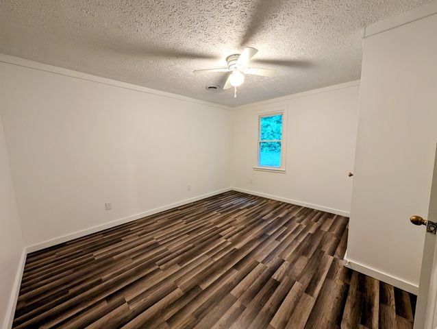 637 N Robinson Rd, Centerville, TN 37033