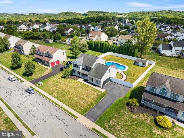 108 DOGWOOD DR, Bernville, PA 19506